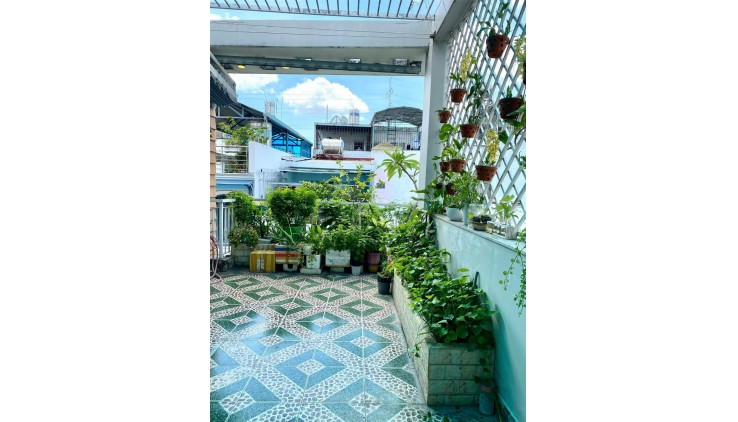 Bán gấp nhà HXH Quận 7 170m2 ngang 4 1T3L nội thất cao cấp sổ sẵn giá 9.45 tỉ